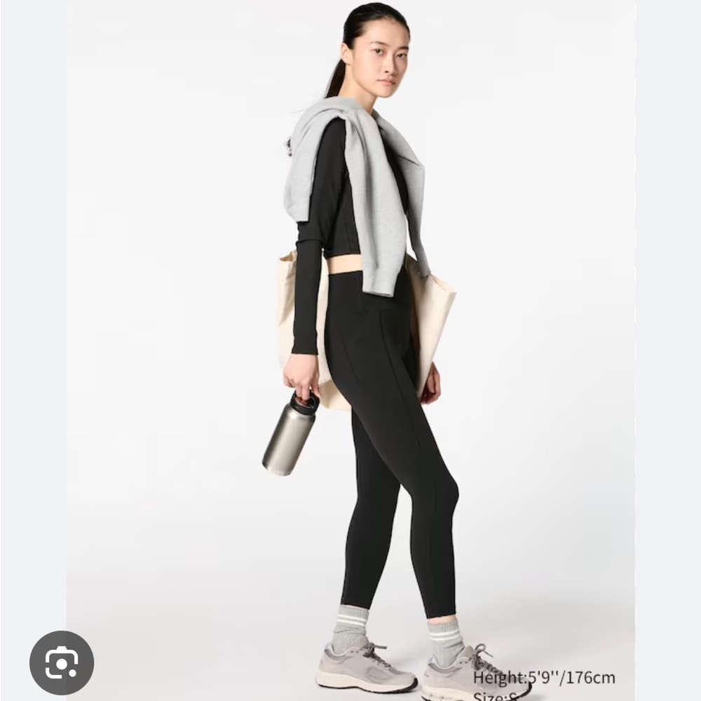 Uniqlo Black Leggings Sleek and Versatile